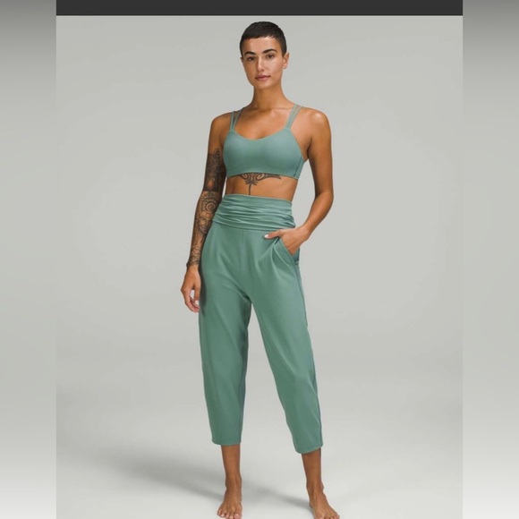 Lululemon Align Ribbed Waist Cropped Jogger
Tidewater Teal size 8 - Picture 4 of 7